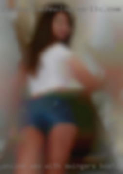 Online sex with swingers boating tougue piercing.